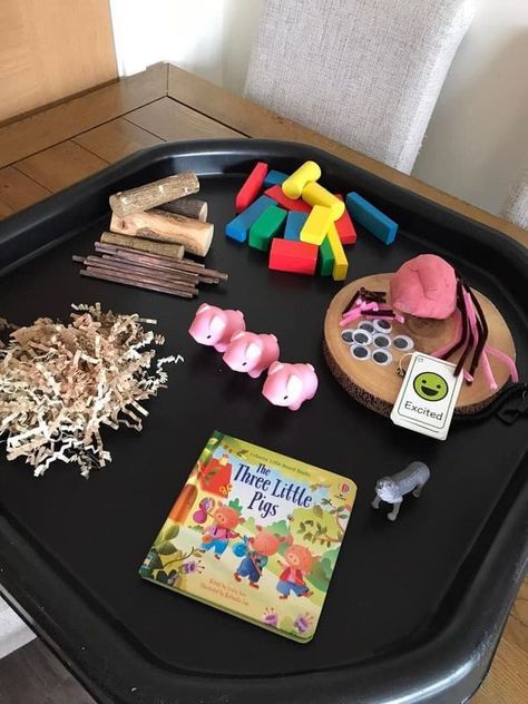 Book Themed Tuff Tray, Kindy Activities, Messy Play Ideas, Task Ideas, Tuff Tray Ideas Toddlers, Grind Time, 3 Little Pigs, Play Corner, Book Theme