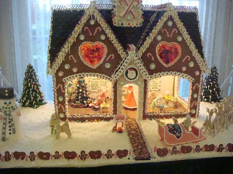 Is it a dolls house or is it a gingerbread house? Gingerbread Art, Decoration Buffet, Gingerbread House Parties, Make A Gingerbread House, Gingerbread House Designs, All Things Gingerbread, Gingerbread Party, Gingerbread House Cookies, Gingerbread Village