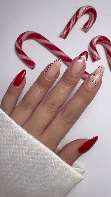 Christmas Nails 2023 Candy Cane, Nails With Candy Canes, Red Christmas Nails Peppermint, Almond Candy Cane Nails, Christmas Nails Red Candy Cane, Candy Cane Manicure, Red Nail Christmas Designs, Candy Cane Nails Christmas, Candy Cain Nails