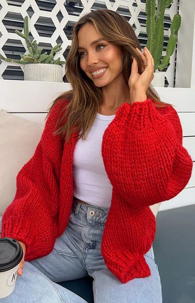 Cute Comfy Fall Outfits, Red Knit Cardigan, Basic Crop Top, Jeans Claro, Summer Playsuit, Beginning Boutique, Red Cardigan, Cardigan Outfits, Date Outfits