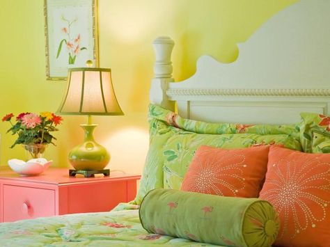 Sticking with neutrals because you think you don't know how to mix colors? When you use an analogous color scheme, your room will look great every time.: Orange, Yellow and Green बेडरूम डिजाइन, Peach Bedroom, Bedroom Pictures, Eclectic Bedroom, Yellow Bedroom, Small Bedroom Decor, Bedroom Color Schemes, Yellow Walls