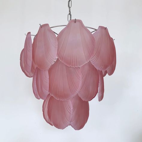 Diy Pink Chandelier, Chandelier Shell, Shell Pendant Light, Pink Lamps, Mermaid Summer, Shell Chandelier, Shell House, Shell Lamp, Baby Mermaid