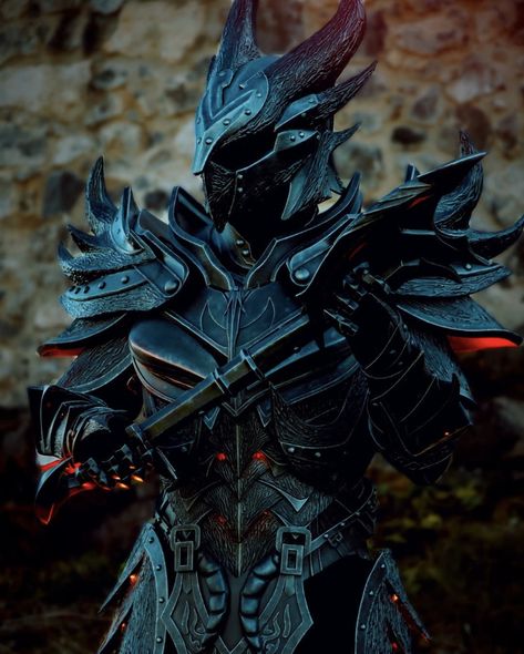 Daedric Armor Art, Ulfric Stormcloak Fanart, Black Dragon Armor, Skyrim Builds, Sith Armor, Skyrim Armor, Daedric Armor, Skyrim Cosplay, Dragon Armor