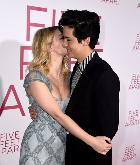 Cole Sprouse and Lili Reinhart at Five Feet Apart Premiere Riverdale Betty And Jughead, Five Feet Apart, Cole Sprouse Hot, Cole Sprouse Funny, Lili Reinhart And Cole Sprouse, Cole Spouse, Cole Sprouse Wallpaper, Cole Sprouse Jughead, Cole M Sprouse