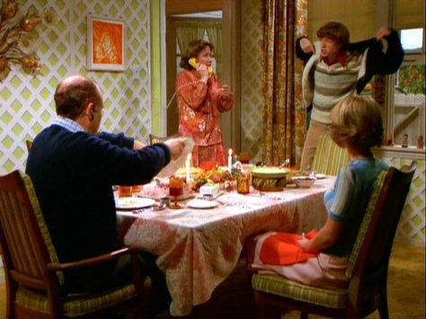 That 70's show ~ Thanksgiving 70s Thanksgiving, Donna And Eric, Eric Forman, Mom Characters, Children Of The Revolution, Classic Turkey, 70 Show, 70s Show, Friends Season