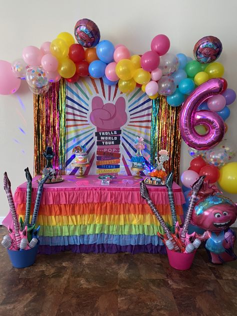 Trolls World Tour Party Decorations, Trolls World Tour Birthday Party Ideas, Trolls Band Together Party, Trolls Birthday Party Ideas Decorations, Trolls World Tour Party, Diy Trolls Birthday Party, Trolls Birthday Party Cake, Rock Trolls, Trolls Birthday Party Ideas