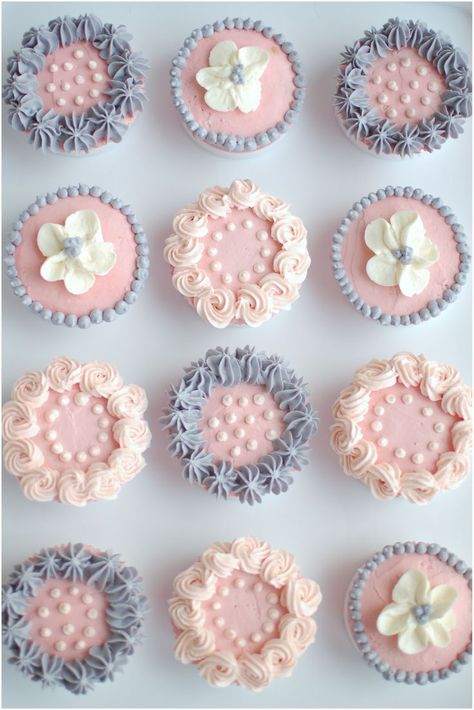 ~ It's a Colorful Life ~ — Cupcakes ~ Pink and Gray Cupcakes Bonitos, Frost Cupcakes, Deco Cupcake, Cupcakes Design, Cupcakes Pink, Cupcake Tower Wedding, Rose Cupcake, Pretty Cupcakes, Cupcake Cake Designs