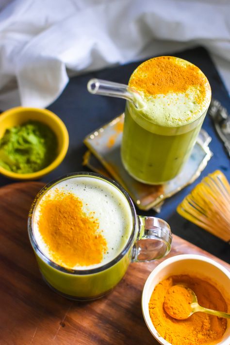 Homemade Turmeric Matcha Latte (Hot or Iced) Matcha Turmeric Latte, Apple Chai Latte, Turmeric Latte Recipe, Chai Spice Mix, Chai Tea Recipe, Latte At Home, Tea Latte Recipe, Iced Matcha Latte, Matcha Drink