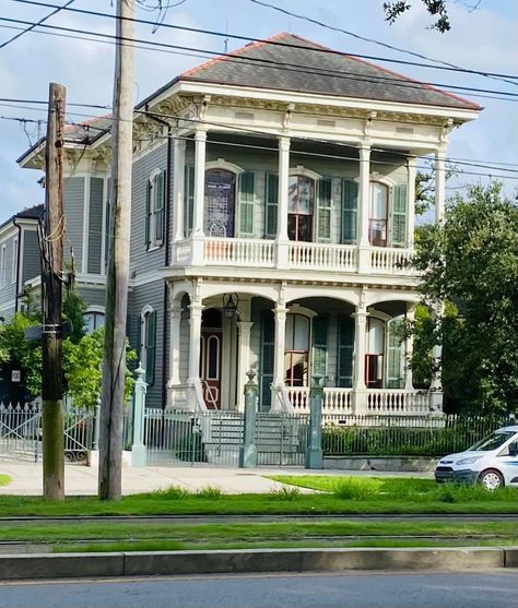 American Townhouse New Orleans, New Orleans Townhouse, Pink House Exterior, New Orleans Style Homes, Fairytale Love, New Orleans Architecture, Townhouse Exterior, Sims Inspiration, Plan Floor