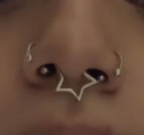 from @/satansskiss on insta 🫶🏻 Star Septum, Septum Piercing, Piercings