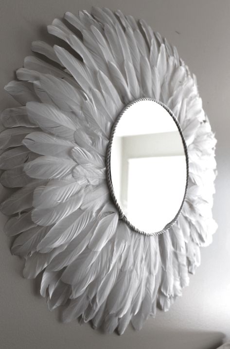 DIY Feather Mirror - Design by D9 Feather Mirror Frame, Feather Mirror Decor, Feather Shadow Box Ideas, Diy With Feathers, Diy Feather Mirror, How To Decorate A Mirror, Diy Feather Lamp, Decorate Mirror Frame Diy, Decorate Mirror Frame