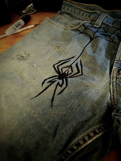 Spider Jeans Diy, Drawn On Jeans Grunge, Spider Pants Design, Jeans Pocket Painting Ideas, Jeans Back Pocket Design Paint, Back Pocket Designs Jeans Painting, Jean Designs Diy Paint, Spiderweb Jeans, Painting Jeans Y2k