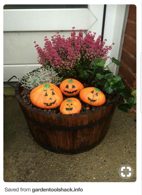 Painted Rocks Ideas, Halloween Rocks, Painted Rocks Diy, Pet Rocks, Rock Painting Designs, Stone Crafts, Rock Painting Art, Hand Painted Rocks, Pebble Painting