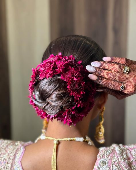 Chandni Rajput | Hairstylist (@hairstoriesbychandni) • Instagram photos and videos Floral Hairstyles Indian, Flower Braid Hairstyles, Bride Hair Bun, Flower Updo, Floral Hairstyles, Floral Hairstyle, Indian Bun Hairstyles, Bun Hairdo, Traditional Hairstyles