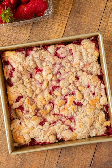 Bakery Strawberry Buckle Recipe (w/Buttery Crumb) - Dinner, then Dessert Strawberry Buckle, Frozen Strawberry Desserts, Fresh Strawberry Desserts, Freezer Treats, Frozen Strawberry Recipes, Buckle Recipe, Veggie Bars, Strawberry Recipe, Strawberry Cobbler