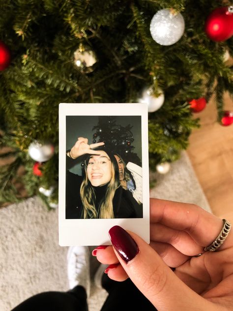 Polaroid Christmas, Christmas Polaroid, Polaroid Pics, Polaroid Instax, Camera Pictures, Happy Times, Polaroid Camera, Polaroid Pictures, Pictures Ideas