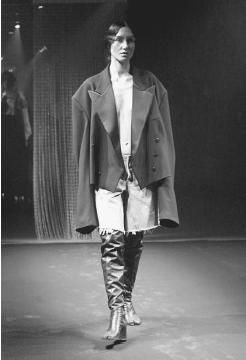 vintage margiela                                                       … Martin Margiela 90s, Margiela 90s, Margiela Archive, Deconstruction Fashion, Anti Fashion, Martin Margiela, Tailored Jacket, Fashion History, Women Style