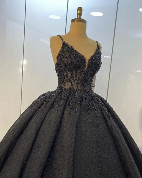 Lavender Prom Dress Long, Black Lace Ball Gown, Prom Dress Princess, Lace Long Prom Dress, Black Lace Prom Dress, Lavender Prom Dresses, Halter Evening Dress, Princess Prom Dresses, Spaghetti Strap Prom Dress