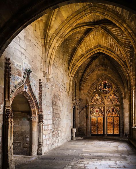 Inside Monastery of Vallbona de les Monges (Ponent, Catalonia). The monastery was founded in the year 1055, and most of what is seen was built between the 12th and 14th centuries. Monastery Aesthetic, Monastery Interior, Historical Eras, Catalonia Spain, West Art, Fantasy Setting, Medieval Town, 12th Century, Architectural Features