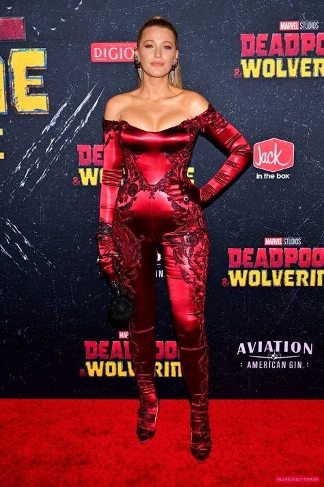 Blake Lively Bathing Suit, Blake Lively Vogue, Blake Lively Red Carpet, Blake Lovely, Lady Deadpool, Blake Lively Style, Red Carpet Outfits, Red Bodysuit, Satin Dress Long