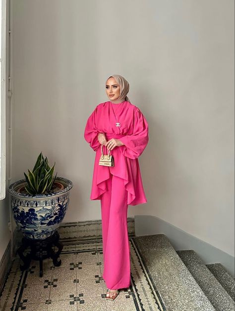 Hot Pink Set Outfit, Hot Pink Hijab Outfit, Pink Hijabi Outfits, Pink Hijab Outfit, Pink Blouses Outfit, Hot Pink Satin Dress, Hijab Clothes, Food Photography Dessert, A Business Woman