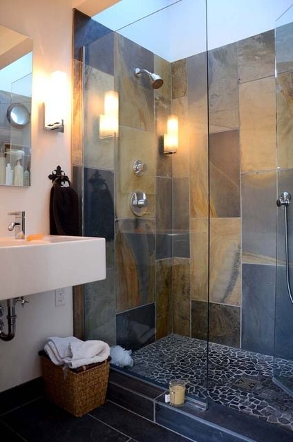 Beautiful Chic Bathroom & gorgeous shower with slate tiles used in a color blocking style. Slate Bathroom Tile, Slate Bathroom, Slate Shower, Mini Loft, Slate Flooring, Bathroom Shower Tile, Slate Tile, Chic Bathrooms, Style Deco