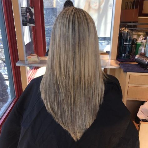 long layered V haircut Step Cut Hairstyle, U Cut Hairstyle, V Cut Hair, V Shaped Haircut, V Shape Hair, Kadeřnické Trendy, Long Hair Extensions, Long Layered Haircuts, Long Layered Hair