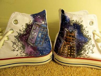 fashion Doctor Who Converse, Doctor Who Shoes, Hand Painted Shoes, Wibbly Wobbly Timey Wimey Stuff, Timey Wimey Stuff, Baker Street, Prom Shoes, Geek Chic, Painted Shoes