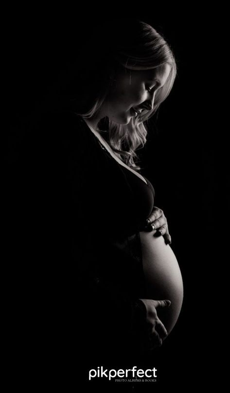 Preagnet Photoshoot, Pragnent Photography Ideas Home, Poses Maternity Photography, Self Pregnancy Photos Ideas, Meternati Photo Shoot Ideas, Photo Pregnant, Maternity Photo Shoot Ideas Home, Pregnate Photoshoot, Mertinity Photoshoot Ideas