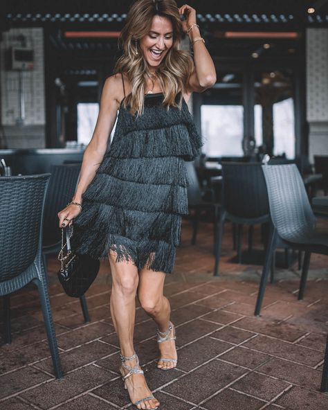 Holiday Party Look Ideas: Black Fringe Dress | Karina Style Diaries Kitenge Designs Dresses, Chic Outfits Curvy, Fringe Dress Outfit, Elegant Black Dresses, Black Dress Ideas, Business Chic Outfits, Holiday Party Looks, A Black Outfit, Karina Style