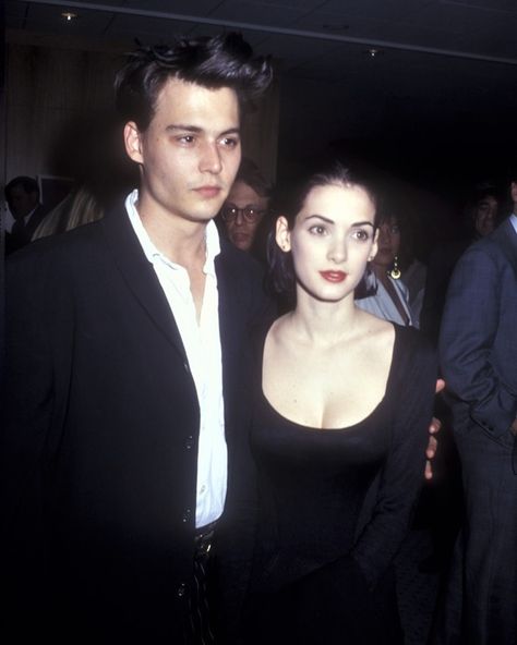 Johnny Depp and Winona Ryder (1990) ✨ Johnny And Winona, Drew Barrymore 90s, 90s Celebrities, Johnny Depp And Winona, Winona Forever, Young Johnny Depp, Johnny D, Famous Couples, Winona Ryder