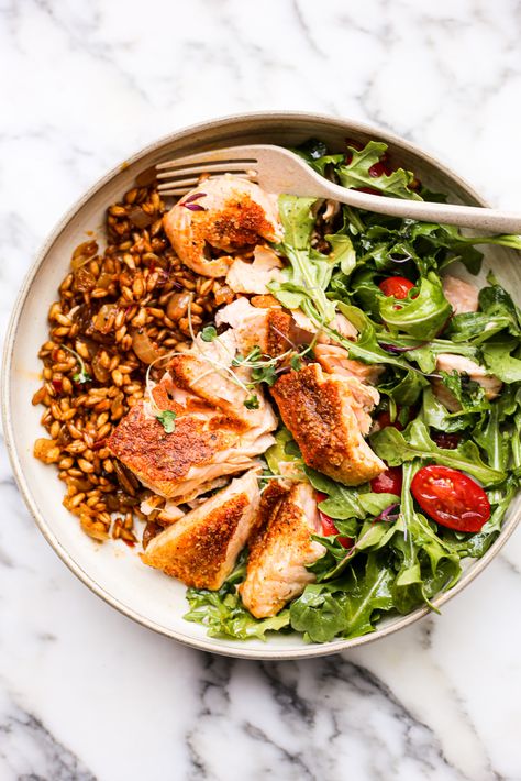 Curried Salmon Farro Bowls - The Defined Dish - Recipes Salmon And Farro Recipes, Curried Salmon, Farro Bowls, Meal Bowls, Farro Recipes, The Defined Dish, Defined Dish, Broiled Salmon, Poke Bowls