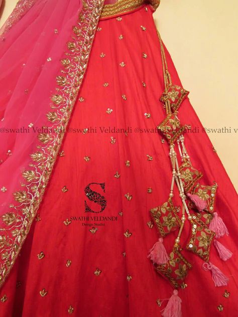 Lehanga Latkan Designs, Lehnga Latkan Designs, Long Frok, Latkan Designs, Indian Skirts, Sky Captions, Latkan Design, Tassels Fashion Clothing, Blouse Tassels