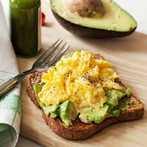 Crohns Friendly Recipes, Egg Avocado Toast, Popular Breakfast Recipes, Avocado And Egg, Egg Avocado, Avocado Dessert, Avocado Toast Egg, Avocado Toast Recipe, Resep Diet