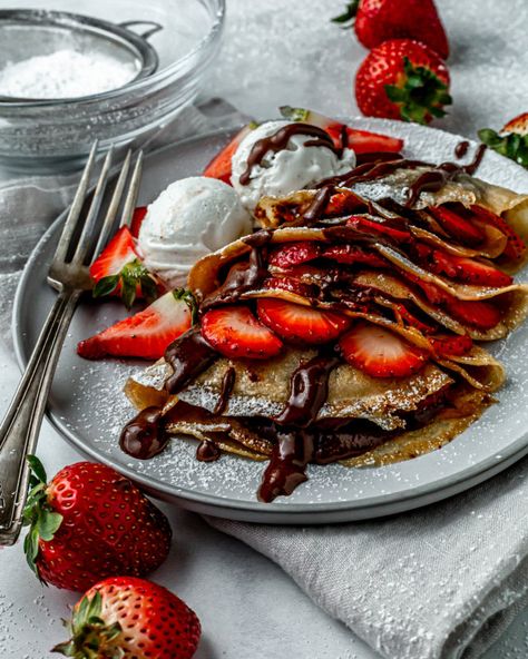 Vegan Nutella Strawberry Crepes - Plant Craft Crepes With Nutella, Blender Crepes, Berry Crepes, Crepes Nutella, Crepe Ingredients, Crepe Mix, Vegan Crepes, Strawberry Crepes, Nutella Crepes