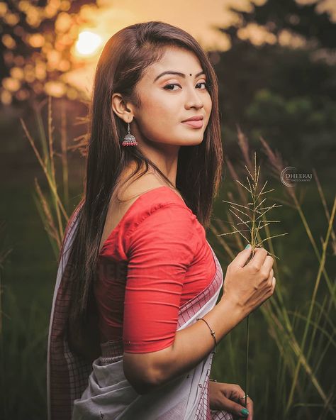 Best Profile Picture, Best Profile, Smile Cute, Wedding Couple Poses Photography, Best Profile Pictures, Wedding Couple Poses, People People, People Standing, India Beauty