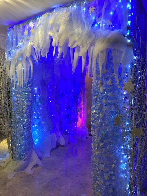 Winter Wonderland Walk Through, Tundra Hallway Decorations, Igloo Office Decoration, Christmas Decor Ideas For Living Room Winter Wonderland, Jack Frost Decorations, Office Christmas Decorations Winter Wonderland, Winter Wonderland Trunk Or Treat, Winterwonder Land Decoration, Igloo Door Decoration