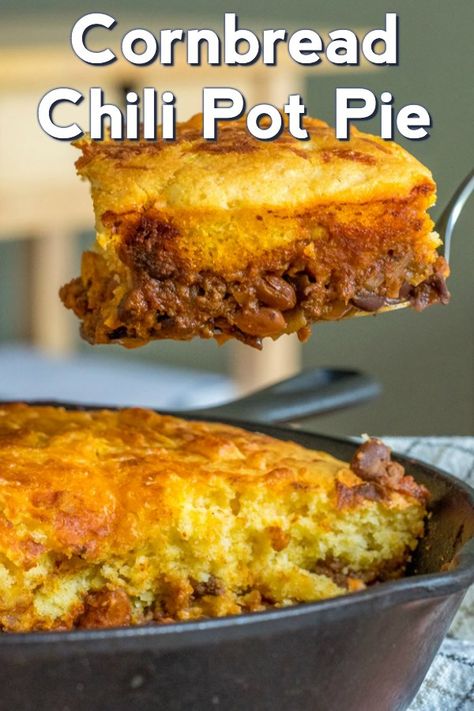 Cornbread Dinners, Cornbread Casseroles, Cornbread Pot Pie, Chili Pie Recipe, Chili Pot Pie, Skillet Chili, Cornbread Chili, Chili Pot, Chili Cornbread