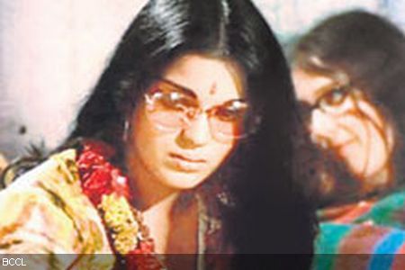 Zeenat Aman dum maro dum 70s Retro Fashion, Bollywood Vintage, Hare Rama Hare Krishna, Zeenat Aman, Bollywood Retro, Bollywood Bridal, Retro Bollywood, 90s Bollywood, Bollywood Outfits