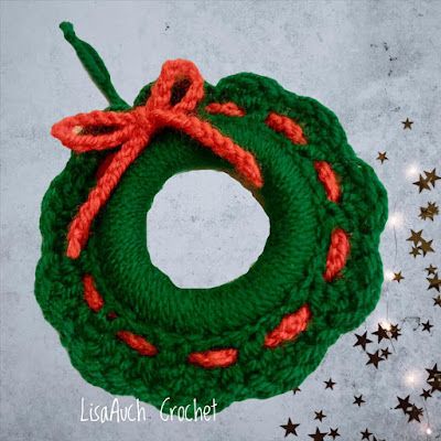 A Crochet Christmas Wreath Free Easy Pattern Christmas Mini Wreath, Easy Crochet Baby Hat, Crochet Wreath Pattern, Baby Bonnet Crochet Pattern, Ring Crochet, Easy Crochet Hat Patterns, Crochet Christmas Wreath, Crochet Wreath, Crochet Baby Booties Pattern