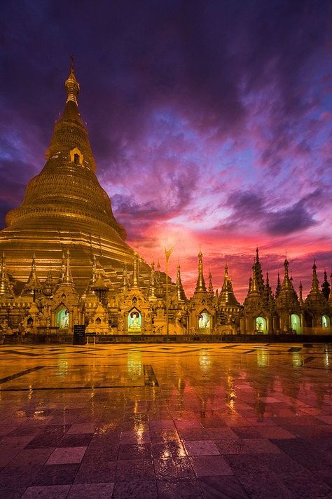 Rangoon, Burma. what an impressive view. #rangoon #placestovisit #travel #burma #palace Shwedagon Pagoda, Yangon Myanmar, Myanmar Travel, Inle Lake, Affordable Bedding, Yangon, Bagan, Mandalay, Dream Destinations