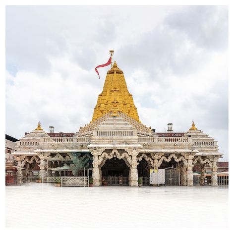 Celebrating Navratri '2021, we bring to you this divine view of Ambaji temple in Gujarat. Situated on the Arasur Hills, the temple is considered as one of the most significant sacred destinations across India. #Navratri2021 #DekhoApnaDesh Ambaji Temple Hd Wallpaper, Ambaji Temple Photo, Ambaji Temple Video, Ambaji Mata Photo, Maa Image Hd, Mandir Background, Ambaji Temple, Ambaji Mata, Sarangpur Hanuman