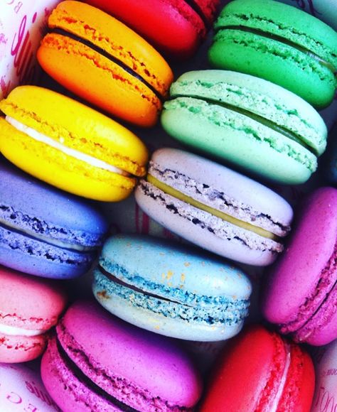 Homemade Donut Glaze, Macaroon Wallpaper, Bottega Louie, Rainbow Food, Homemade Donuts, Macaron Recipe, Food Wallpaper, Donut Glaze, Macaroons