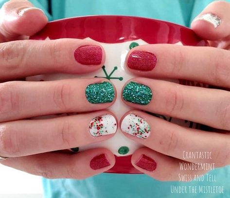 Dip Nail Ideas Green, Christmas Dip Nail Ideas, Gel Nails Cute, Nails Dipped, Christmas Mani, Christmas Dip, Stickers Simple, Color Stickers, Christmas Gel Nails