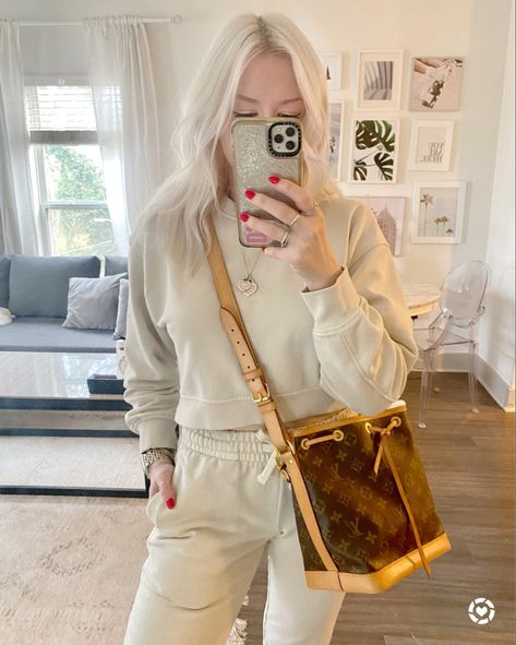 Noe Bb Louis Vuitton Outfit, Beige Bag Outfit, Lv Outfit, Lv Noe, Loungewear Sweatpants, Bag Wishlist, Louis Vuitton Outfit, Lv Neonoe, Beige Bag