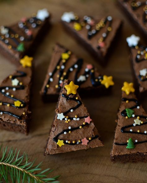 Baking For Christmas, Brownie Fit, Tree Brownies, Nutella Brownie, Christmas Tree Brownies, Oreo Brownie, Jul Mad, Christmas Brownies, Resep Brownies