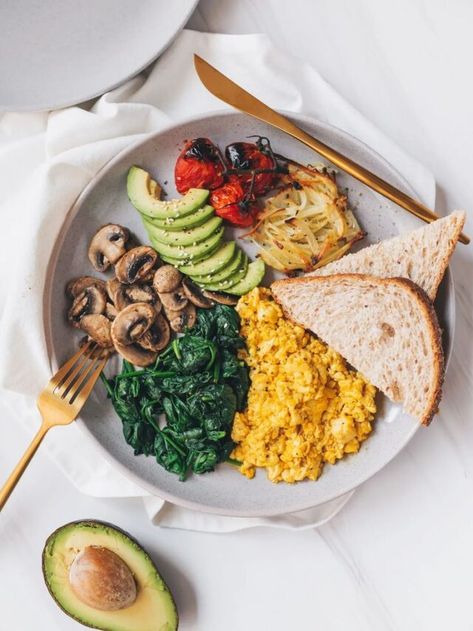 Vegan Breakfast Photography, Breakfast Aesthetic Vegan, Healthy Plate Breakfast, Healthy Big Breakfast Ideas, Breakfast Ideas Plate, Big Vegan Breakfast, Breakfast Bowls Ideas, Big Breakfast Recipes, One Plate Meal