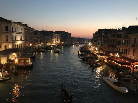 Italia Aesthetic, Mac Wallpaper, City Aesthetic, Pretty Places, Travel Aesthetic, My Profile, Night In, Pretty Pictures, Travel Dreams