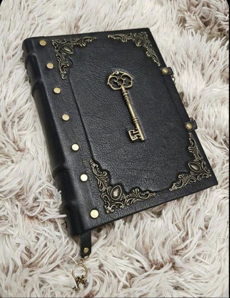 Handmade Leather Notebook, Vintage Key, Leather Book, Leather Bookmark, Cool Books, Black Book, Vintage Keys, Fantasy Aesthetic, Magic Book