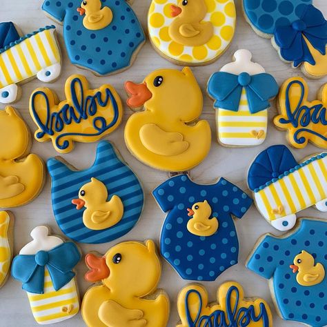 A colorful and traditional #babyshowercookies set . . . . #decoratedcookies #customcookies #decoratedcustomcookies #cookieart #cookieartist… Fashion Outfits Christmas, Flooded Cookies, Duck Baby Shower Theme, Rubber Ducky Birthday, Duck Cookies, Duck Party, Ducky Baby Showers, Ducky Baby Shower, Rubber Ducky Baby Shower